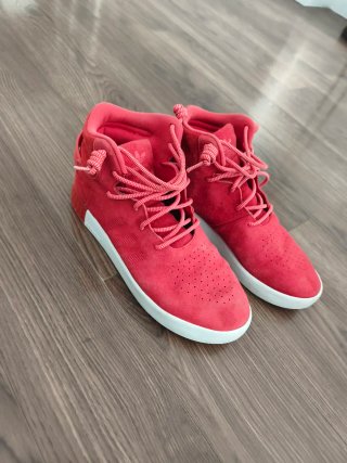 Zapatillas Adidas tubular talla 41.   3 puestas