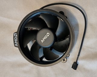 AMD Ryzen 5 3600 CPU con disipador