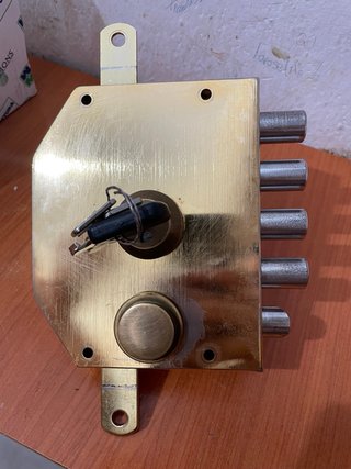 Cerradura seguridad puerta latón