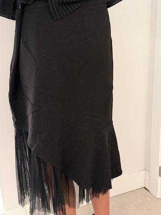 Falda midi negra con tul
