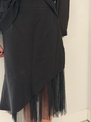Falda midi negra con tul