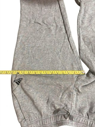 Pantalón de chándal Adidas en color gris, talla L