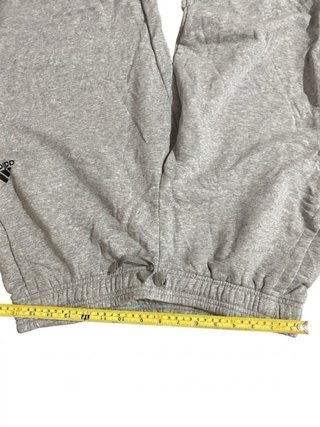 Pantalón de chándal Adidas en color gris, talla L