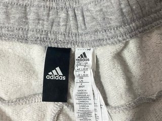 Pantalón de chándal Adidas en color gris, talla L