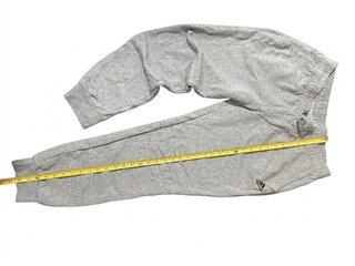 Pantalón de chándal Adidas en color gris, talla L
