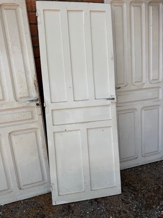Puertas blancas de madera
