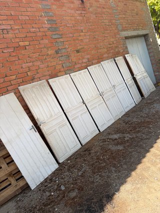 Puertas blancas de madera