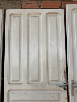 Puertas blancas de madera