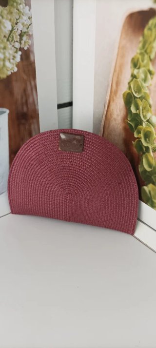 Cartera burdeos de rafia