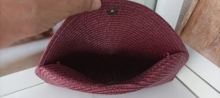 Cartera burdeos de rafia