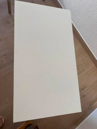 Escritorio blanco con cajón
