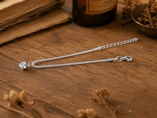 Pulsera fina con piedra brillante