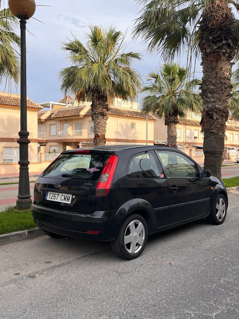 Ford Escort 2004 - foto 1