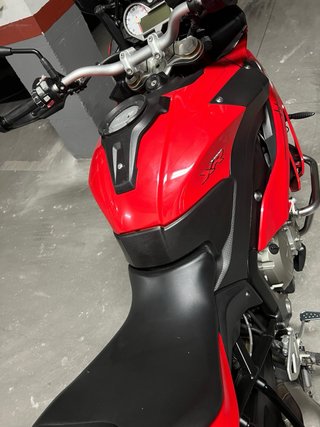 BMW S1000XR Adventure Roja y Negra