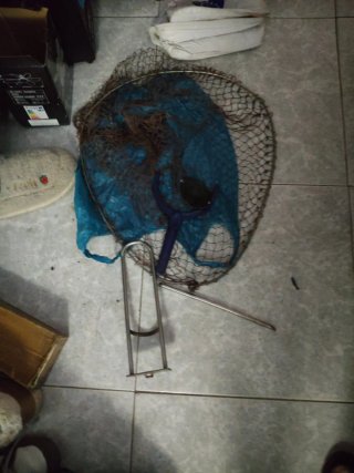 Lote de aparejos de pesca y carretes