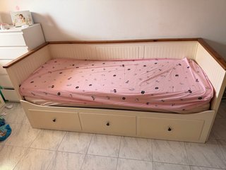 Cama Diván IKEA Blanca y Madera
