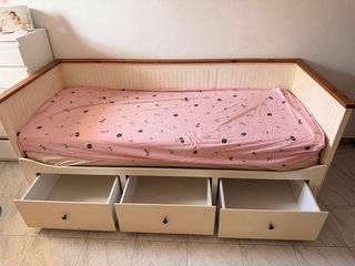 Cama Diván IKEA Blanca y Madera