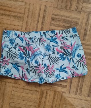 Pantalones cortos blancos estampado floral