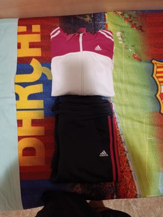 Abbigliamento sportivo Adidas per bambina rosa e bianco