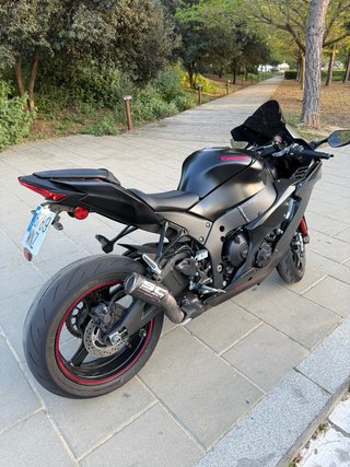 Kawasaki ZX10R Ninja 2024 Negra con detalles rojo