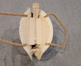 Bolso redondo con ganchillo