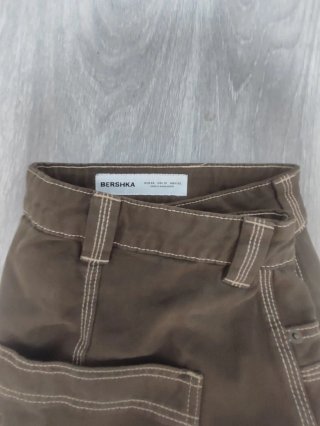 Pantalón baggy Bershka marrón