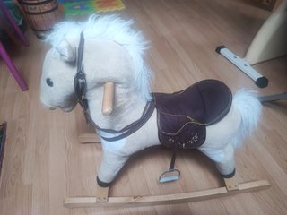 Caballo balancín peluche como nuevo
