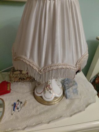 2 Lámparas de mesita antigua porcelana y tela