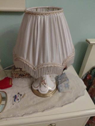 2 Lámparas de mesita antigua porcelana y tela