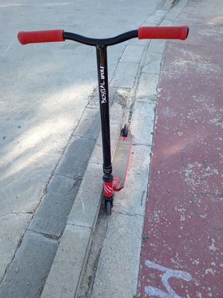 Patinete Bestial Wolf Negro y Rojo