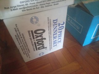 Conjunto vajilla cerámica azul y blanco.