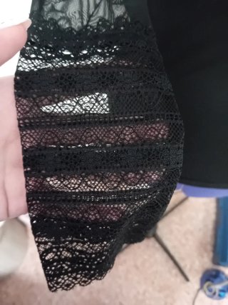Suéter negro con encaje talla única.