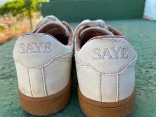 Zapatillas SAYE blancas y marrones, veganos.