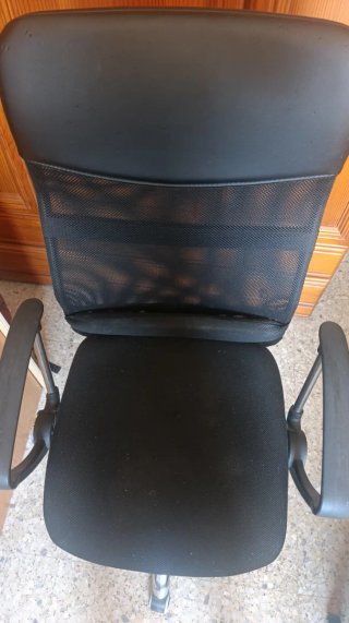 Silla de oficina ergonómica negra