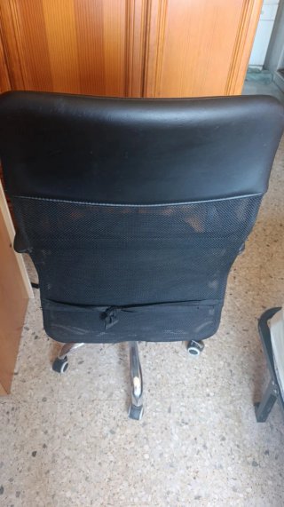 Silla de oficina ergonómica negra