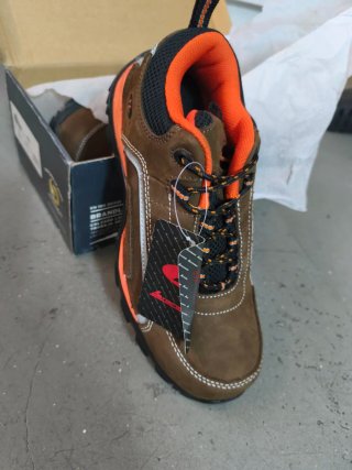 Zapatos de trabajo marrones y naranjas talla 43