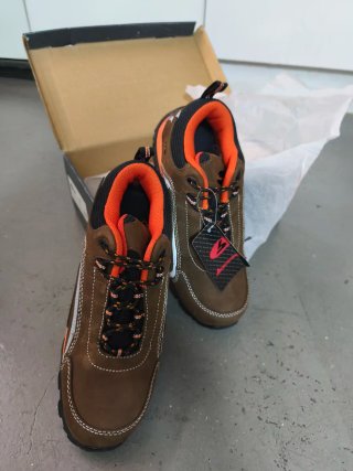 Zapatos de trabajo marrones y naranjas talla 43