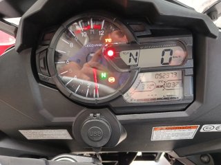 Suzuki V-Strom 1000 XT Negra/Amarilla
