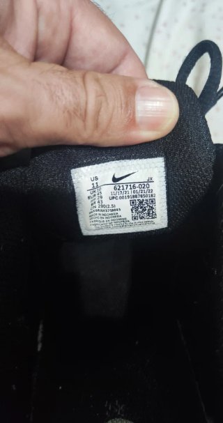Nike TR 8 Talla 45 Negro/Dorado,ideal gimnasio.