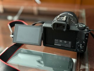 Canon EOS M50 Mark II + Lente 18-200mm