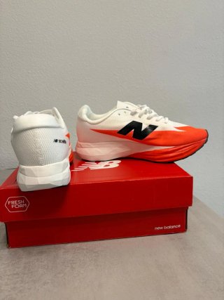 New Balance Elite V5 Talla 44 Naranja/Blanco