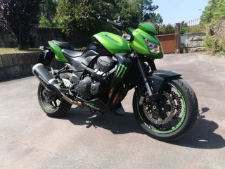 Kawasaki Z750 Naked Verde y Negra