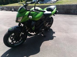 Kawasaki Z750 Naked Verde y Negra