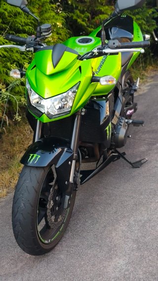 Kawasaki Z750 Naked Verde y Negra
