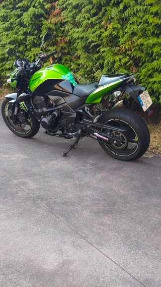 Kawasaki Z750 Naked Verde y Negra