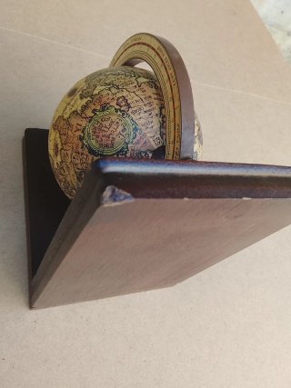 Mappamondo in legno