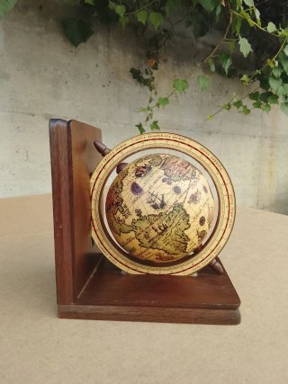 Mappamondo in legno