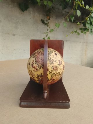 Mappamondo in legno