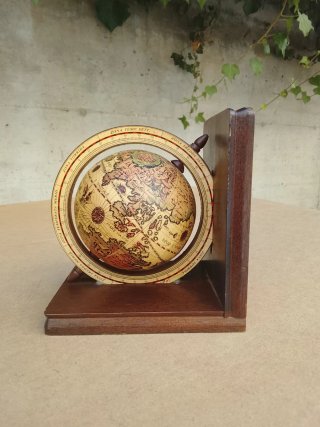 Mappamondo in legno