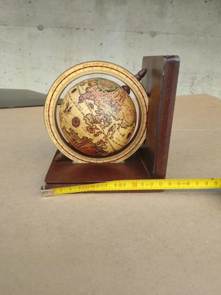 Mappamondo in legno
